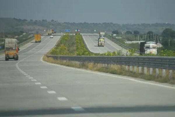 Samruddhi Expressway sees 1.55 crore vehicles in FY26, toll collection crosses Rs 1,240 crore
