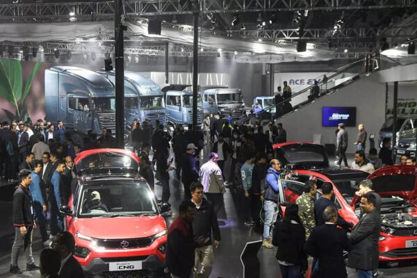 Government, auto industry agree on CAFE 3 fuel efficiency norms