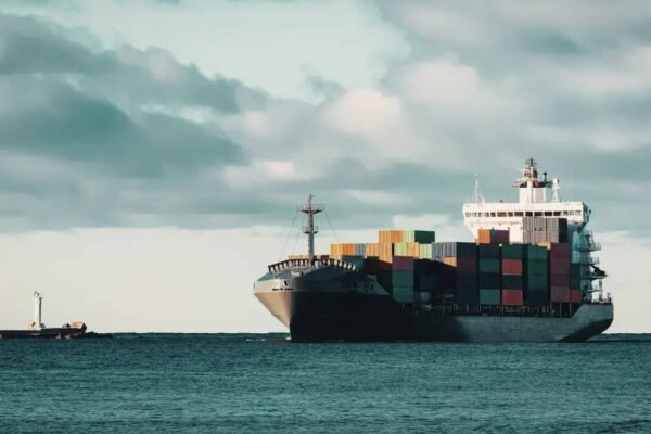 Shipping ministry identifies 40 priority vessels, suggests Oman route amid Hormuz disruption