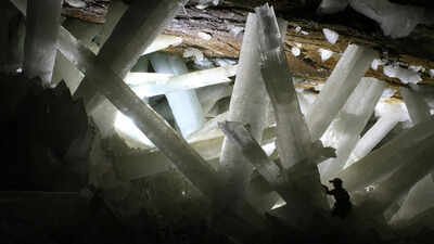 In 2000, silver miners in Mexico accidentally drilled into a 300-meter-deep crystal fortress that looks like a scene from another planet |