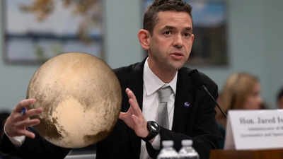 Pluto : NASA Chief wants Pluto as a planet again: New review reopens debate over the 2006 decision |
