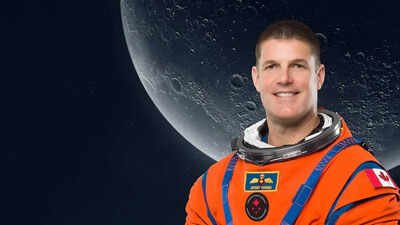 NASA's Artemis II mission: Crew honours Jeremy Hansen with ‘astronaut gold pin’, an elite spaceflight award |