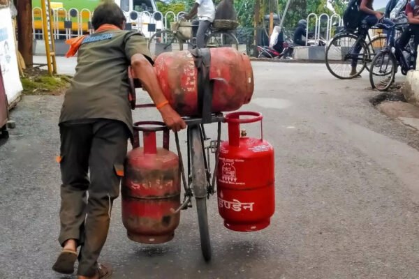 Commercial LPG price hiked again, up Rs 1,331 since Iran conflict started