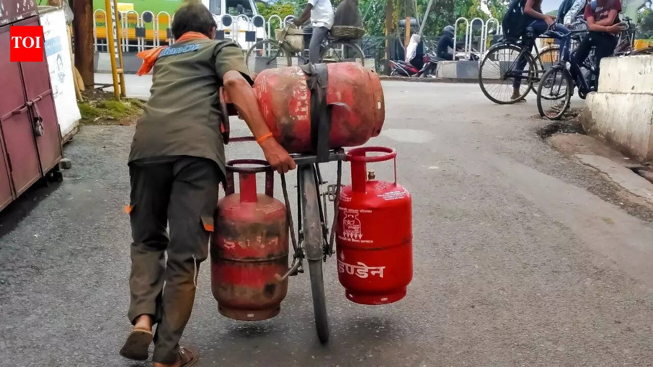 Commercial LPG price hiked again, up Rs 1,331 since Iran conflict started