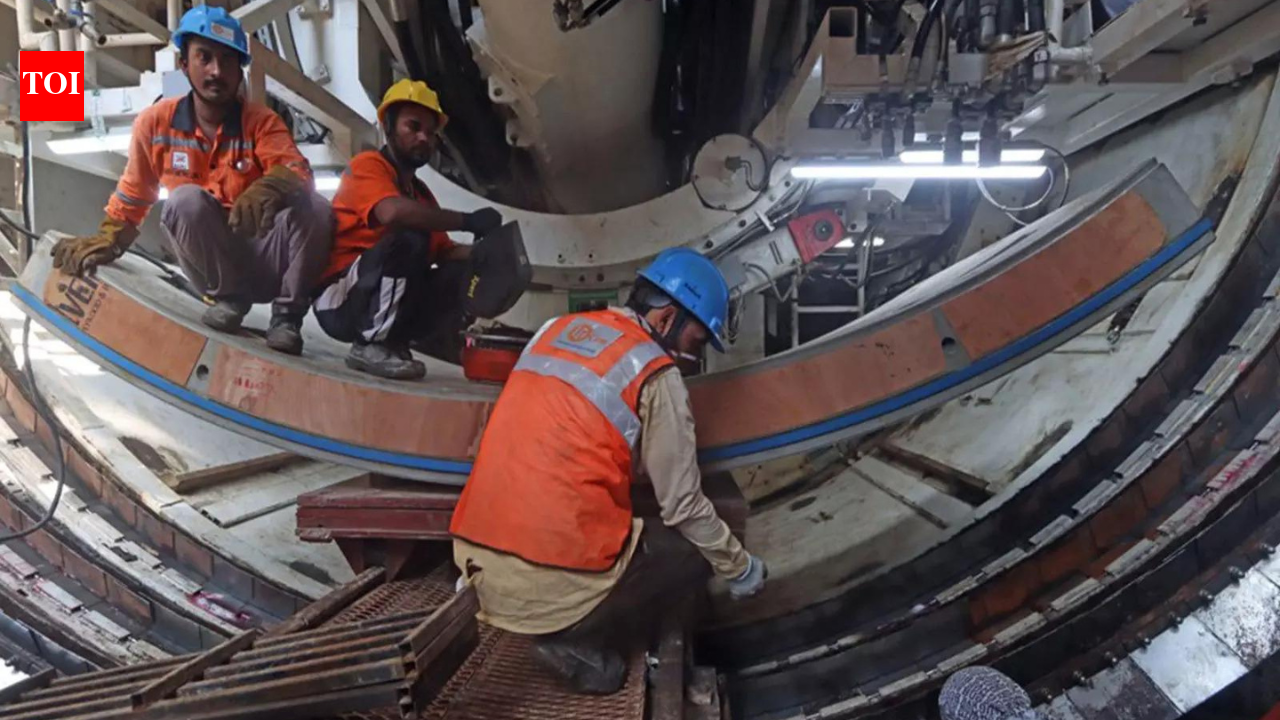 Manufacturing PMI rises up to 54.7 in April, Iran war pushes input costs higher