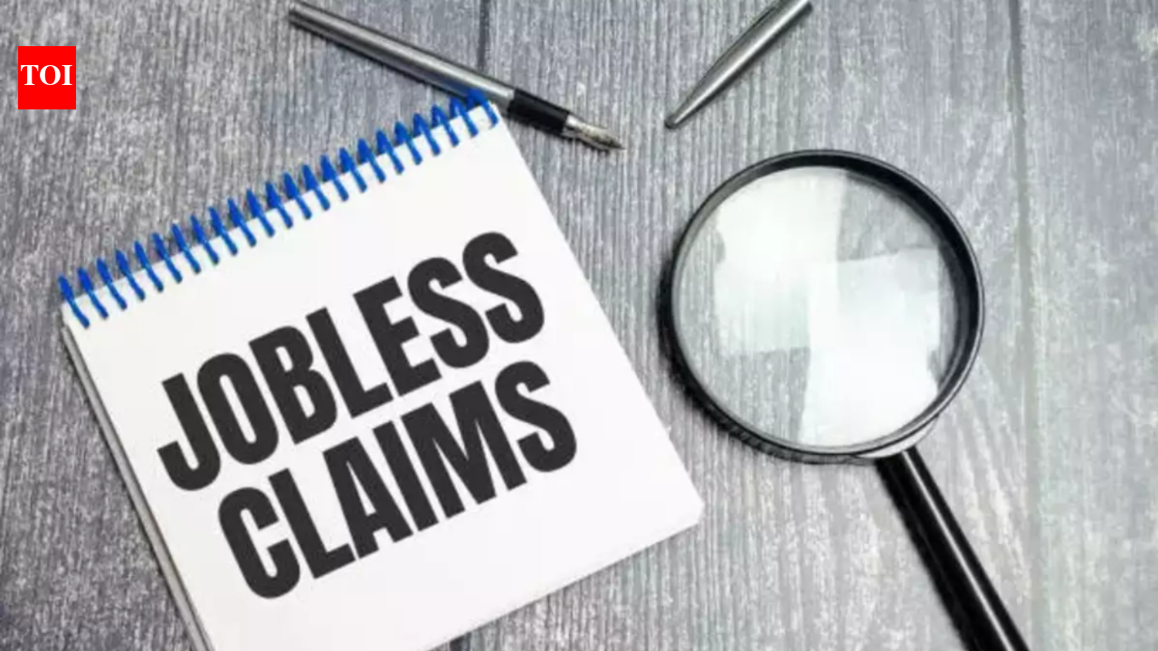 US jobless claims rise to 200,000, layoffs remain near historic lows despite economic pressures