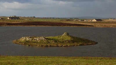 The secret of the lochs: Scotland’s hand-built islands resting on wood |