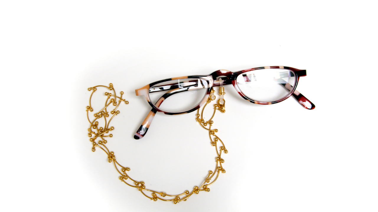 4 smart ideas to reuse and turn your old glasses into stylish wall decor in minutes