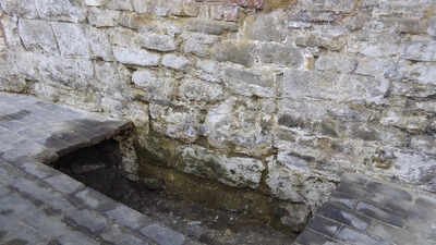 The 317 skeletons under Debenhams: A lost Medieval church found in Gloucester |