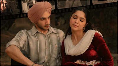 'Main Vaapas Aaunga': Man accused of being paid to cry at Imtiaz Ali's film screening clarifies viral emotional video with Vedang Raina, says 'I’m the guy, not hired' | Hindi Movie News