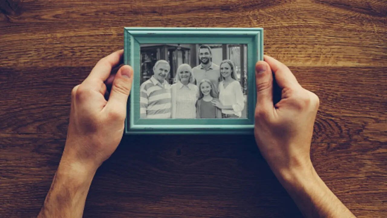 5 Places You Shouldn’t Keep Ancestors’ Pictures at Home