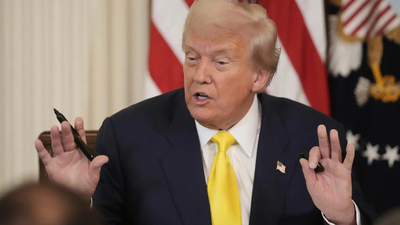 Sunday bloody Sunday: Trump warns Israel not to blow up Iran deal