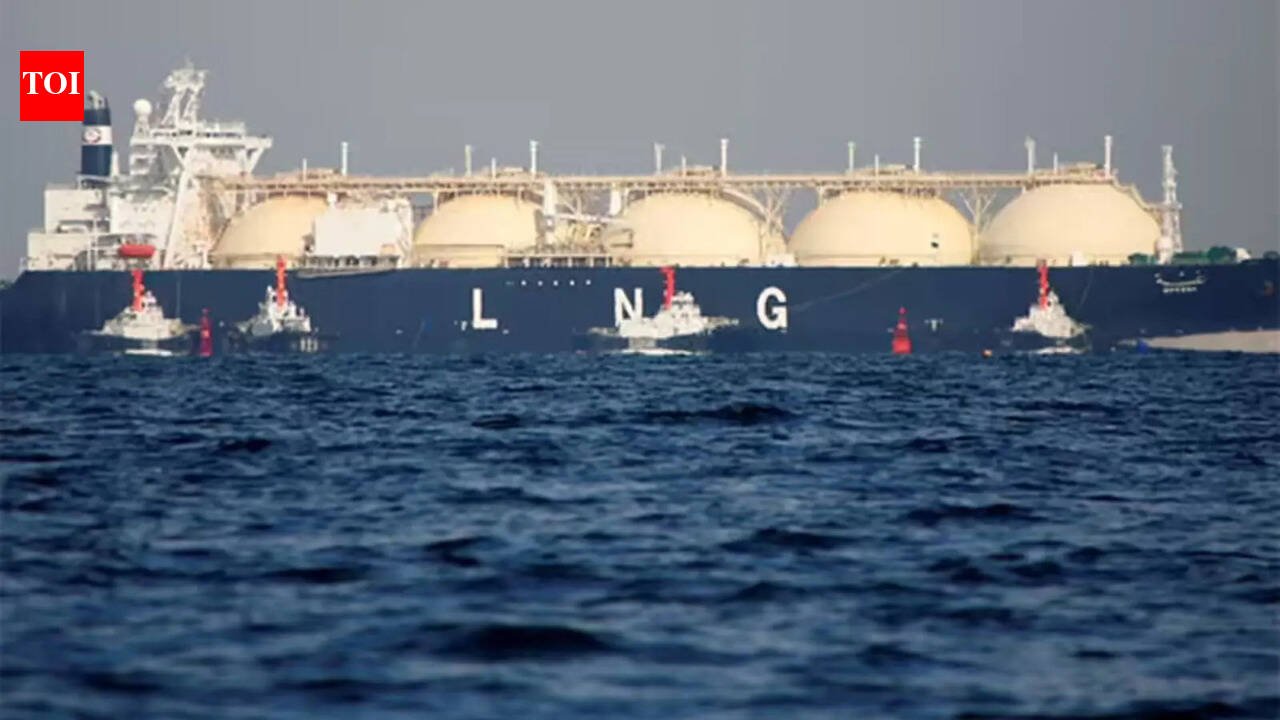 Qatar LNG tanker sails for Hormuz as Middle East peace returns