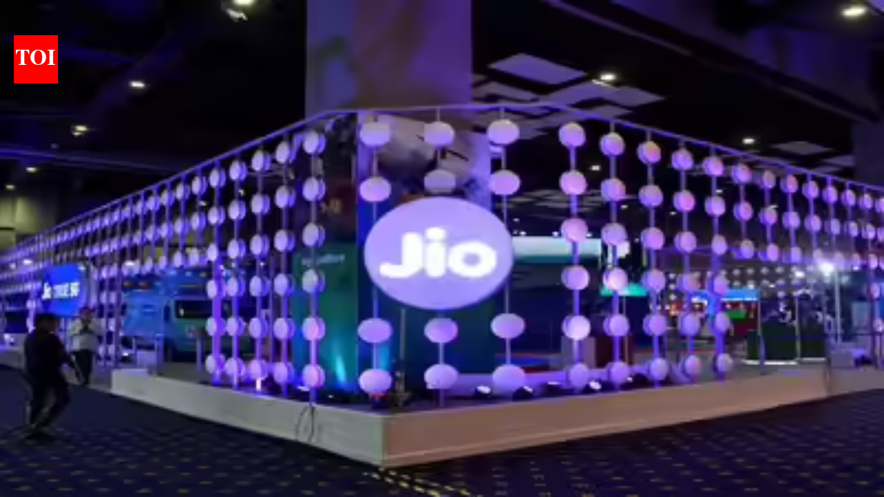 Jio IPO risk factors: From spectrum renewals to AI rules, key challenges flagged in draft papers