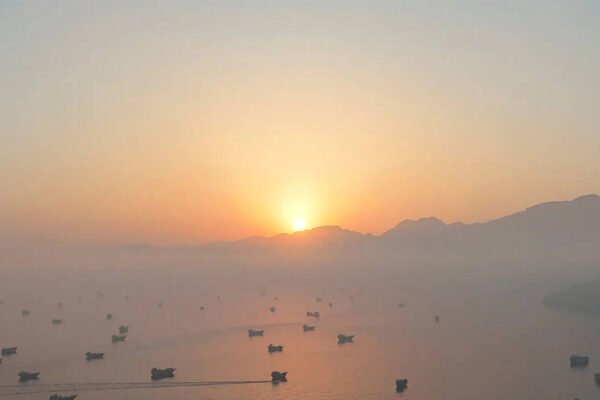 Hormuz got busy after months, now it's facing another roadblock