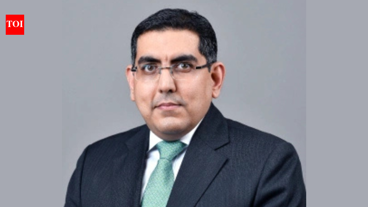 Who is Puneet Sharma, the Axis Bank CFO who has resigned?
