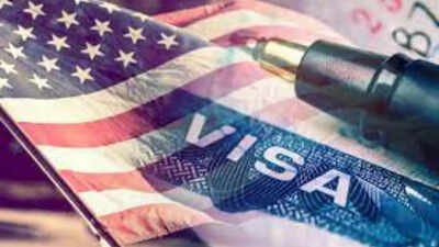Rs 28 LPA in Bengaluru or $60K per year in US: Indian student on F-1 visa asks which one is wiser to choose