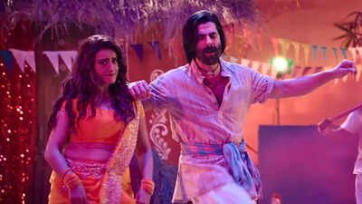Akshara Singh recalls Akshay Kumar shooting with 104-degree fever for Welcome To The Jungle song Ghis Ghis Ghis: 'He loves his craft' |