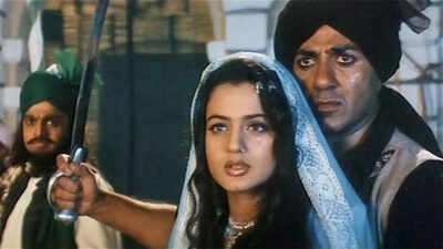 Ameesha Patel was called 'suicidal' for doing 'Gadar', she questioned 18-year age gap with Sunny Deol: 'You're out of your mini skirt, playing a Pakistani girl' | Hindi Movie News