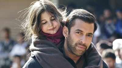Salman Khan's co-star spit chicken in his hand 20 times during 'Bajrangi Bhaijaan' shoot: 'It's not even his own kid and he's getting..' |