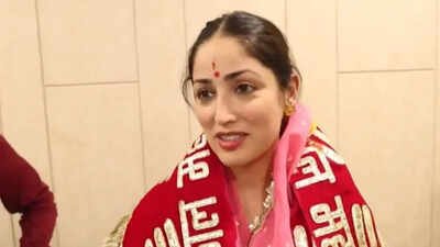 'Dhurandhar' director Aditya Dhar and Yami Gautam visit Mahakaleshwar Temple in Ujjain: 'When Baba's call comes…' | Hindi Movie News
