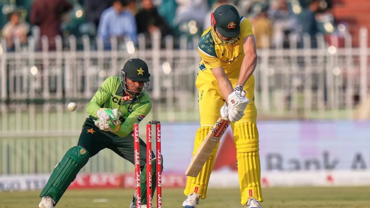 Australia 14/1 in 2.1 Overs | PAK vs AUS Live Score, 2nd ODI: Australia eye big total after being put in to bat