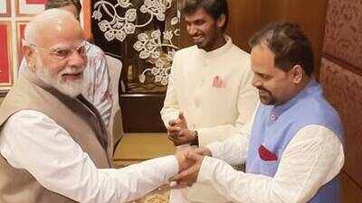 Panchayat's Binod aka Ashok Pathak recalls meeting PM Narendra Modi: 'He greeted me with 'Sun raha hai na Binod?'' |