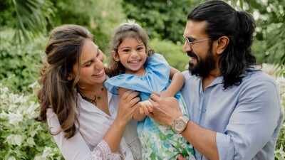Klin Kaara: Ram Charan and wife Upasana reveal daughter Klin Kaara's face for the first time, netizens can't stop gushing | Hindi Movie News