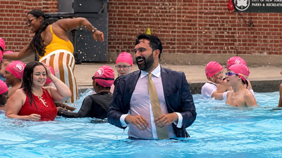 Suit, tie and a splash: NYC mayor Zohran Mamdani revives pool tradition in full formal wear — video
