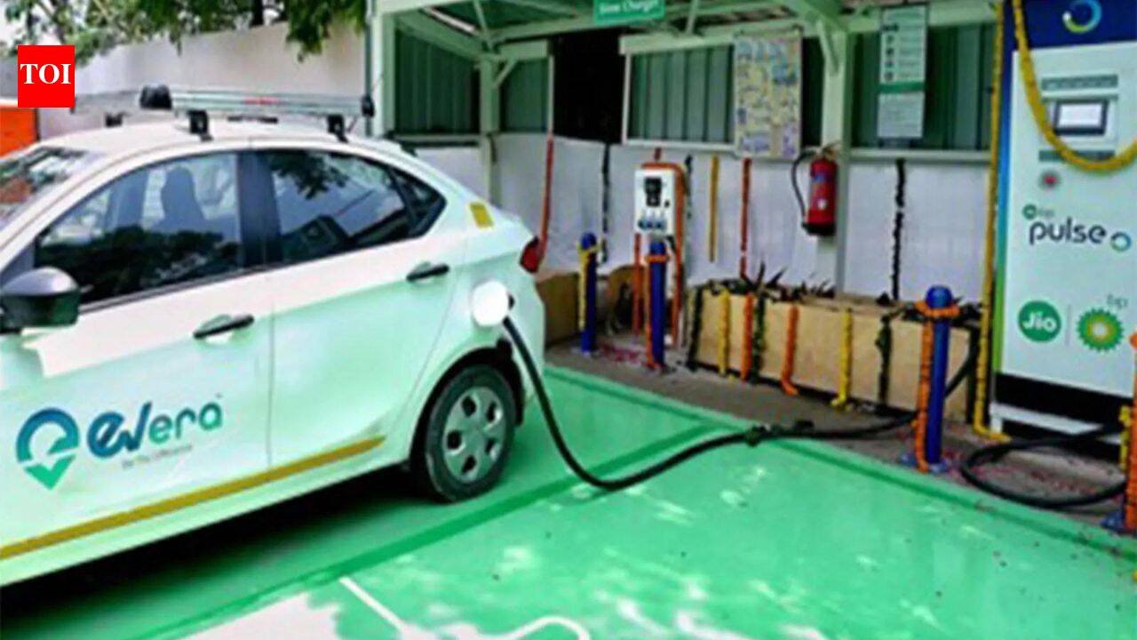 Delhi Electric Vehicle Policy 2026: Delhi's EV policy poses big risk if adopted by other states, warns report - here's why