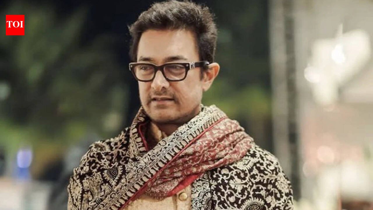 Aamir Khan sees off Raj Thackeray after wedding with Gauri Spratt; inside pictures capture newlyweds' special day |