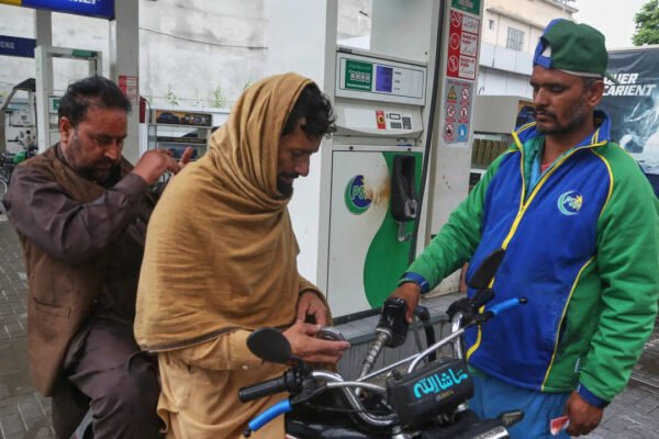 Pakistan to revise fuel prices daily; current account slips into $139 million FY26 deficit