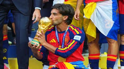 'Weren't you going to shave off all your hair?': Spanish princess embarrasses Ferran Torres over bizarre World Cup promise | Football News
