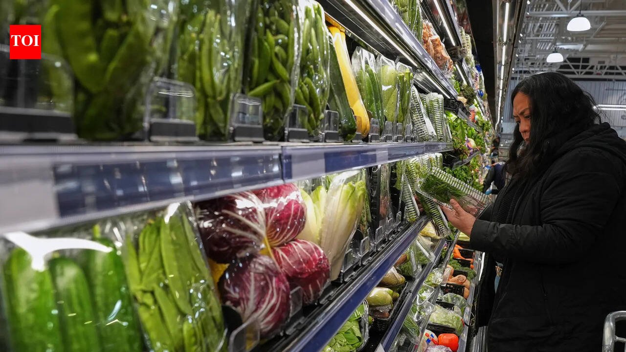 US economy slows as GDP growth slips to 1.5%, consumers keep momentum alive