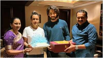 Bandla Ganesh invites Mahesh Babu to daughter's wedding; meets 'Varanasi' star with family | Telugu Movie News