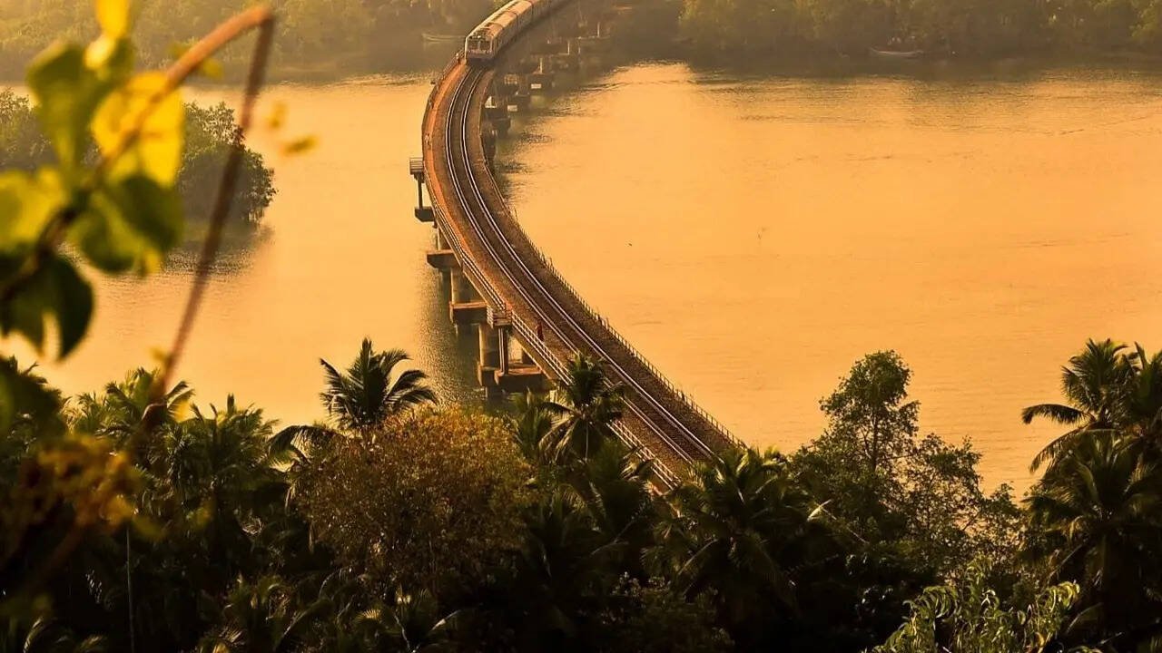 8 Most beautiful train journeys in South India you should take at least once