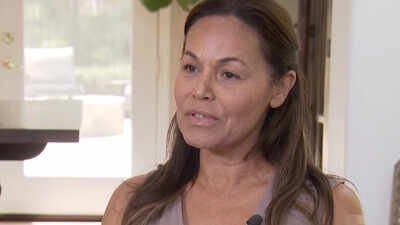 California woman Linda Martin was trimming roses barefoot when a rattlesnake bit her; within 45 seconds tingling reached her jaw and tongue, and three failed 911 calls forced her husband to drive her to hospital