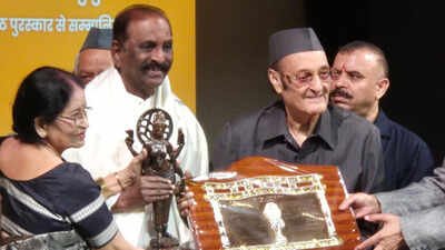 Vairamuthu: 'An award for every Tamil home': Poet and lyricist Vairamuthu dedicates prestigious 60th Jnanpith Award to the Tamil community | Tamil Movie News