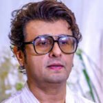 Sonu Nigam: 'I was a romantic guy, I wanted to': Sonu Nigam on skipping college, girlfriends and affairs to focus on singing career, shares father's advice that changed his life | Hindi Movie News