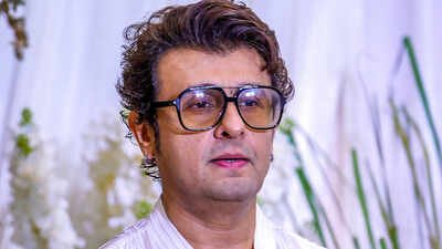 Sonu Nigam: 'I was a romantic guy, I wanted to': Sonu Nigam on skipping college, girlfriends and affairs to focus on singing career, shares father's advice that changed his life | Hindi Movie News