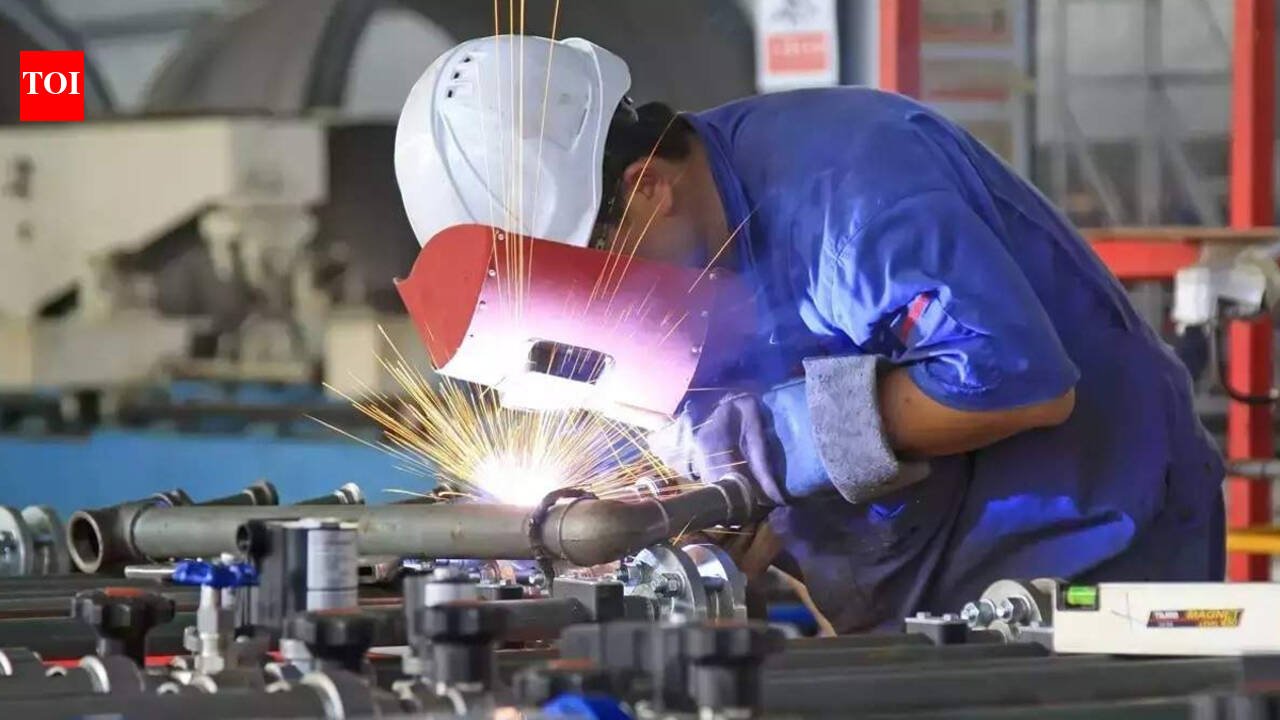 Near 5-year low! India’s manufacturing growth slows, but HSBC PMI stays in expansion territory