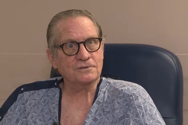 A stranger's quick action brought this 77-year-old grandpa back after he 'died' on a flight |
