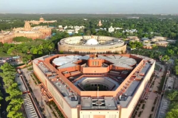 Lower min age for MD, directors to 18: Parliamentary panel