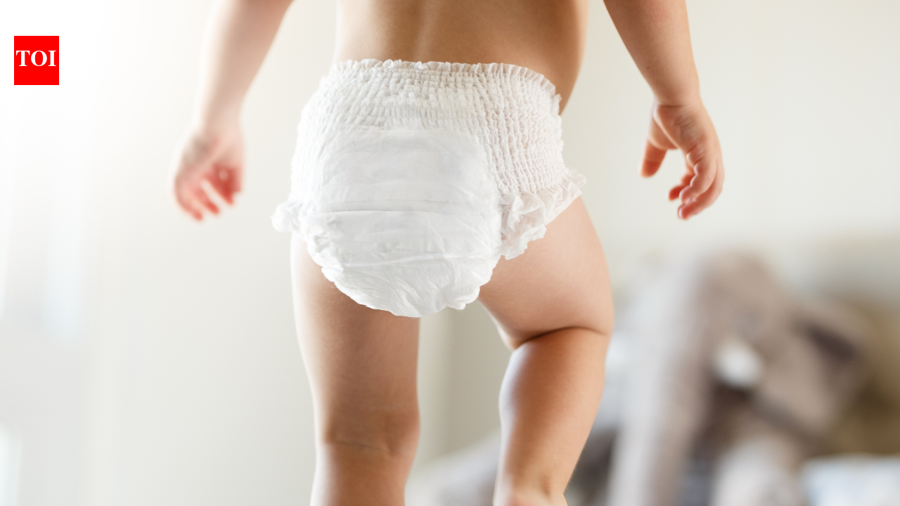 Do diapers affect a baby's ability to walk? What research says about mobility, walking and whether parents should worry |