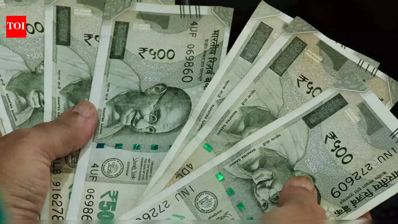 Rupee hits 1-month closing high despite RBI repo rate pause; sliding crude oil prices help