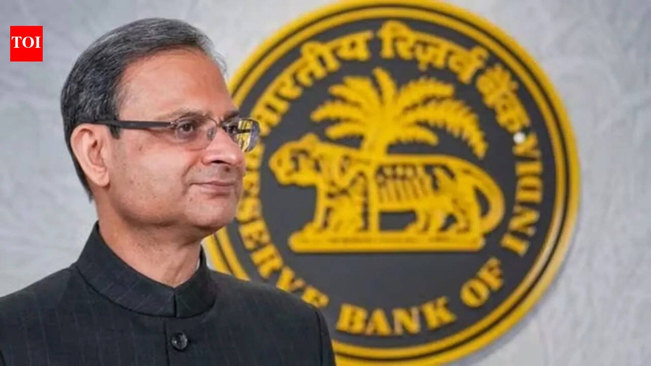 Repo rate unchanged, RBI sees higher growth, lower inflation