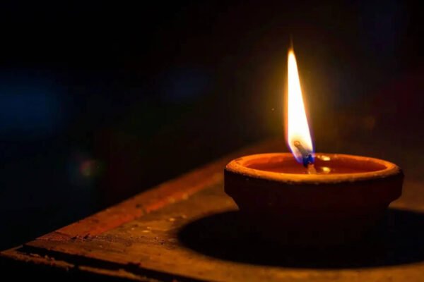 Why do we light diyas? 5 spiritual meanings behind this everyday ritual