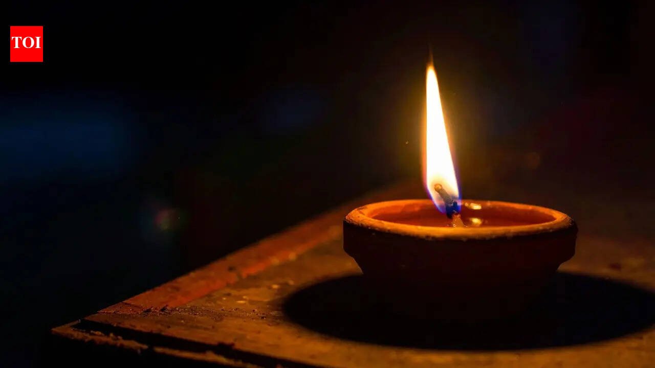 Why do we light diyas? 5 spiritual meanings behind this everyday ritual