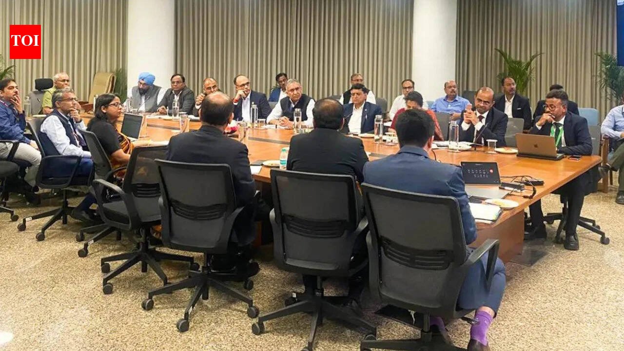 No going back on strategic sale of PSUs, ministries told