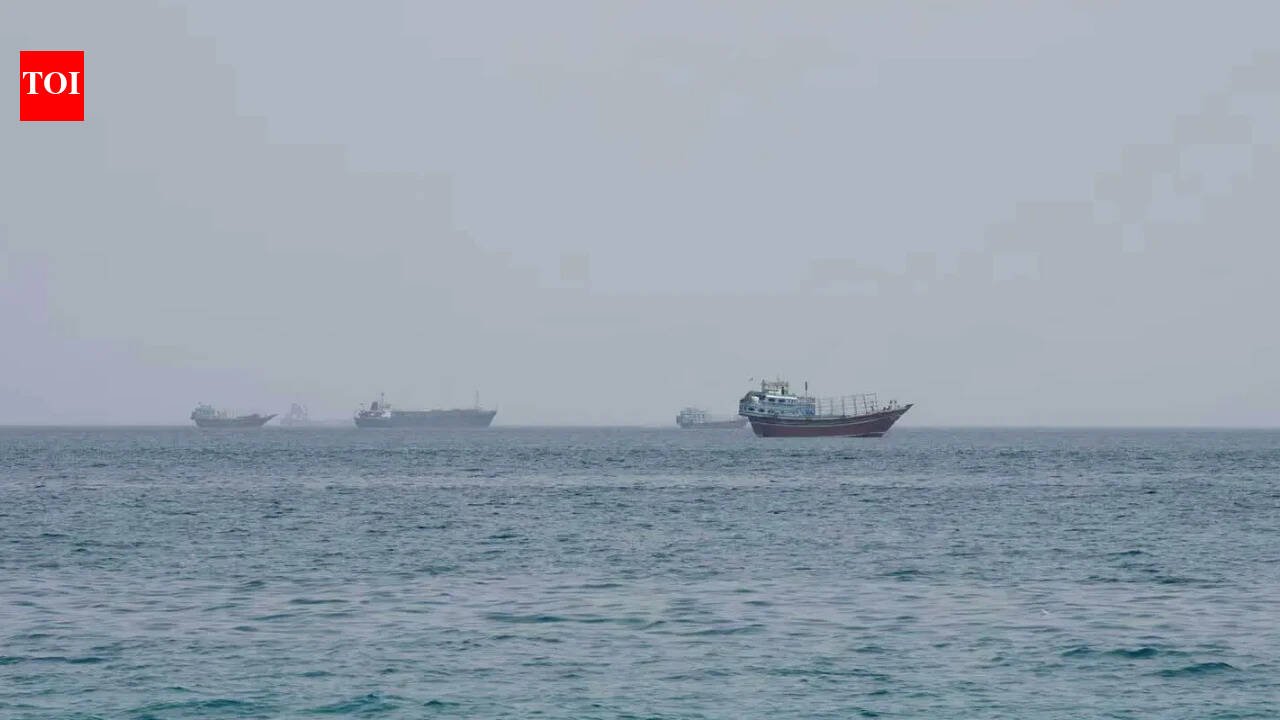 Oil prices hold steady as Hormuz nears zero traffic while Iran-US talks on Strait opening stalls